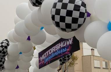 Motorshow - Decoración con globos en Torredembarra