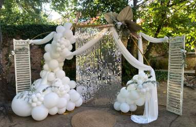 Altar de globos en casa particular